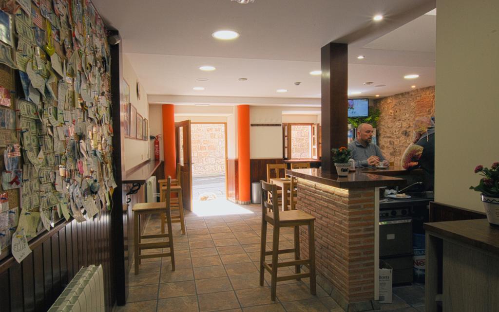 Hostal-Bar Restaurante "La Fuente" Rabe de las Calzadas Bagian luar foto